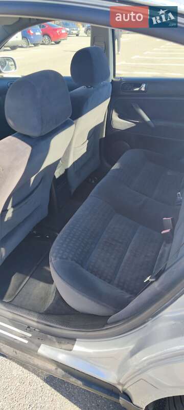 Седан Volkswagen Passat 2002 в Киеве