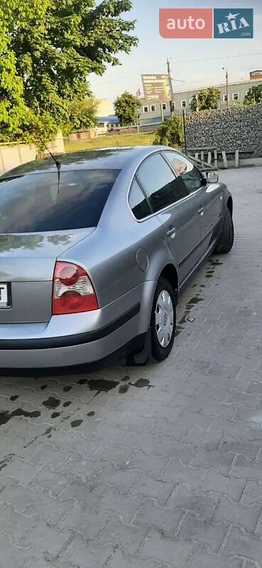 Седан Volkswagen Passat 2002 в Житомире