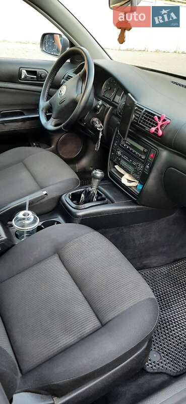 Седан Volkswagen Passat 2002 в Житомире