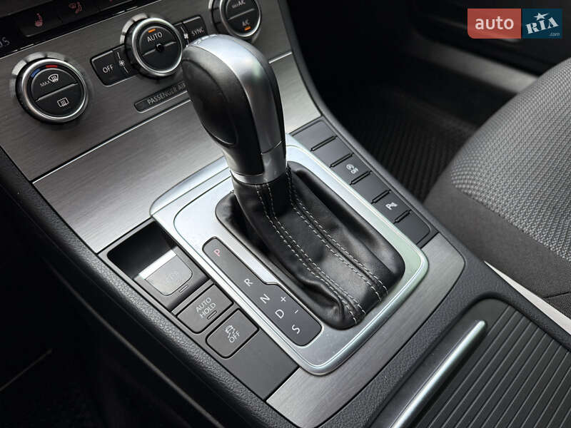 Универсал Volkswagen Passat 2014 в Киеве
