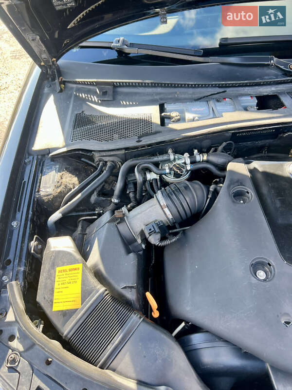 Универсал Volkswagen Passat 2003 в Звягеле