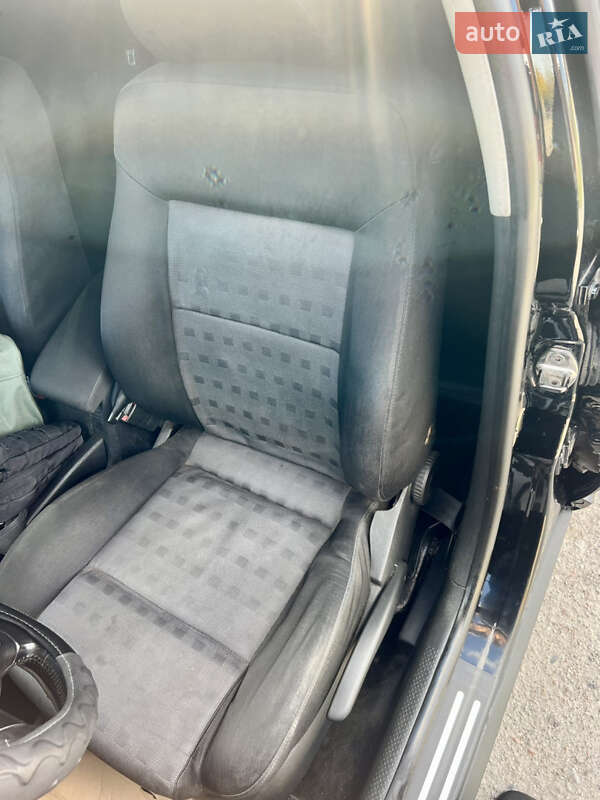 Универсал Volkswagen Passat 2003 в Звягеле