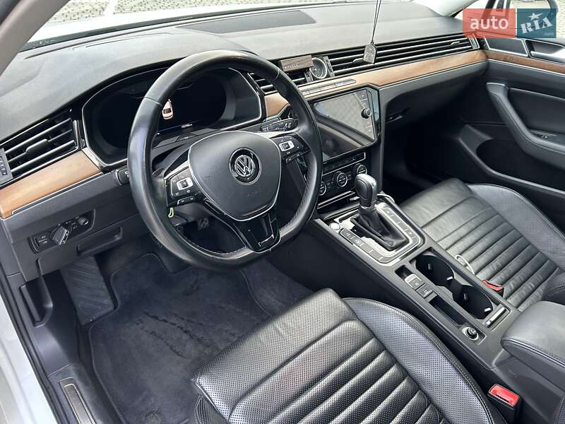 Седан Volkswagen Passat 2018 в Львове