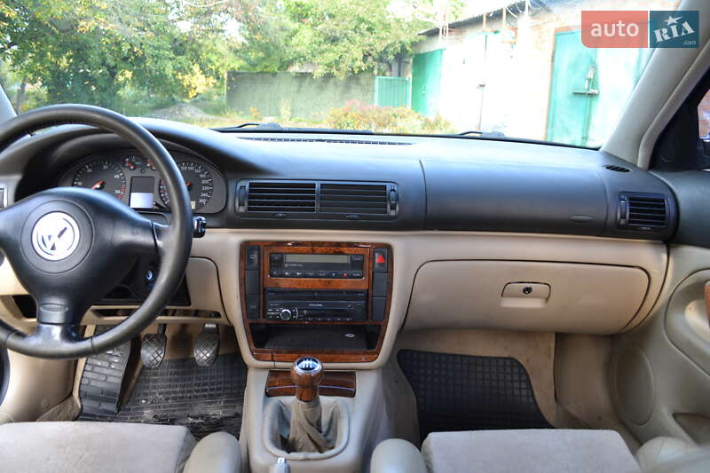 Седан Volkswagen Passat 2000 в Чутове