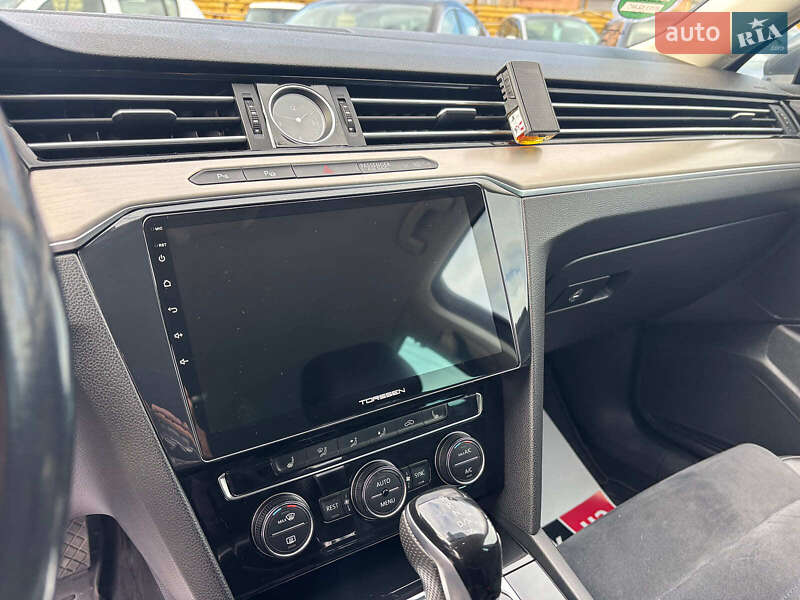 Універсал Volkswagen Passat 2017 в Запоріжжі