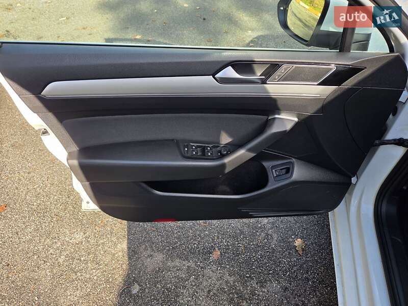 Универсал Volkswagen Passat 2016 в Буче