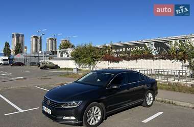 Седан Volkswagen Passat 2018 в Киеве