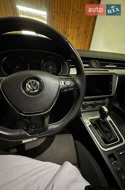 Универсал Volkswagen Passat 2018 в Киеве