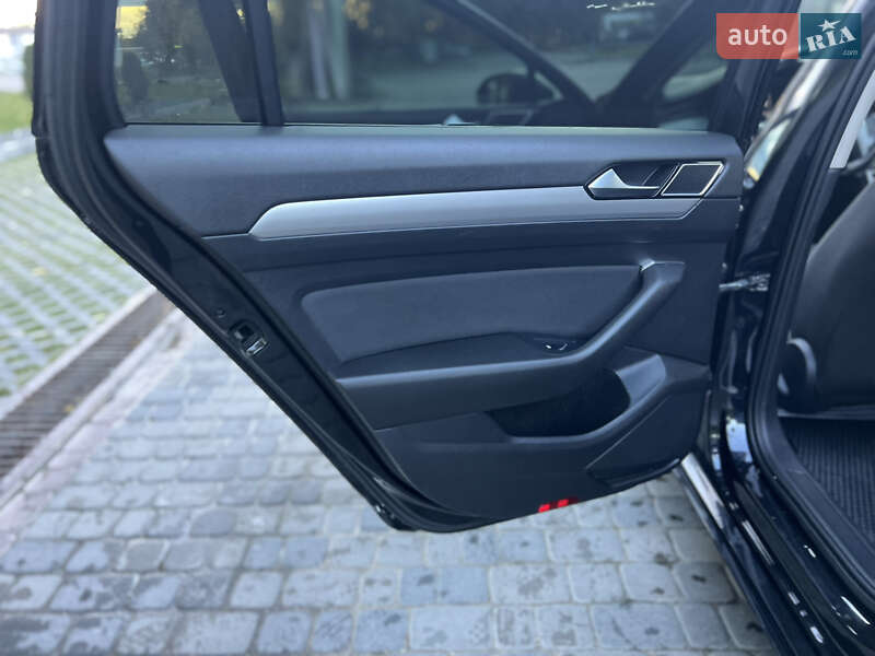 Універсал Volkswagen Passat 2015 в Тернополі