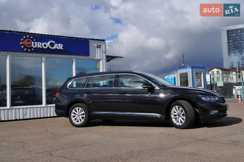 Универсал Volkswagen Passat 2022 в Киеве