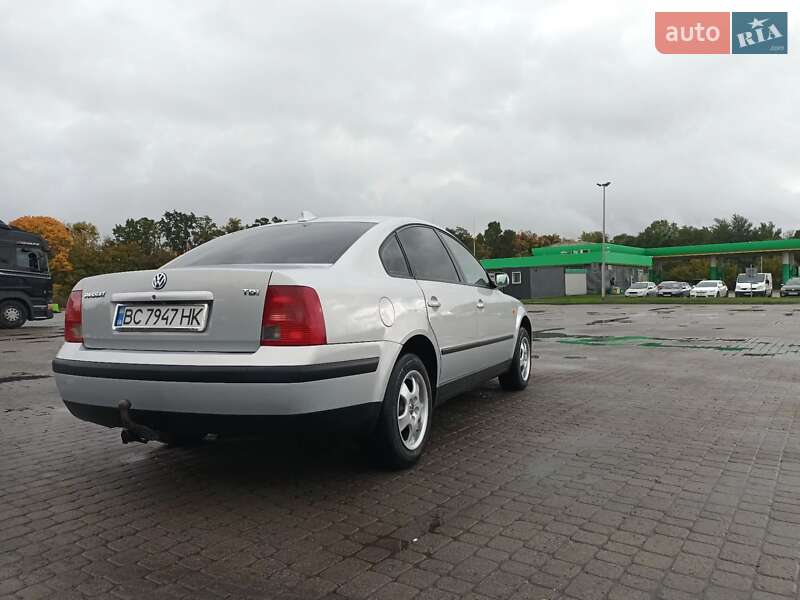 Седан Volkswagen Passat 1998 в Бродах