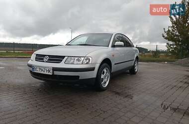 Седан Volkswagen Passat 1998 в Бродах