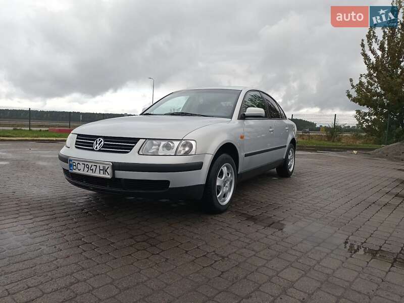 Седан Volkswagen Passat 1998 в Бродах
