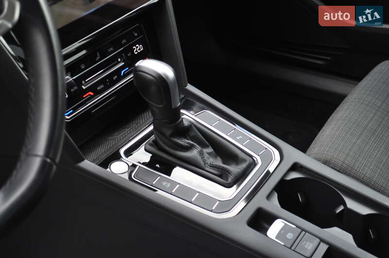 Универсал Volkswagen Passat 2022 в Киеве