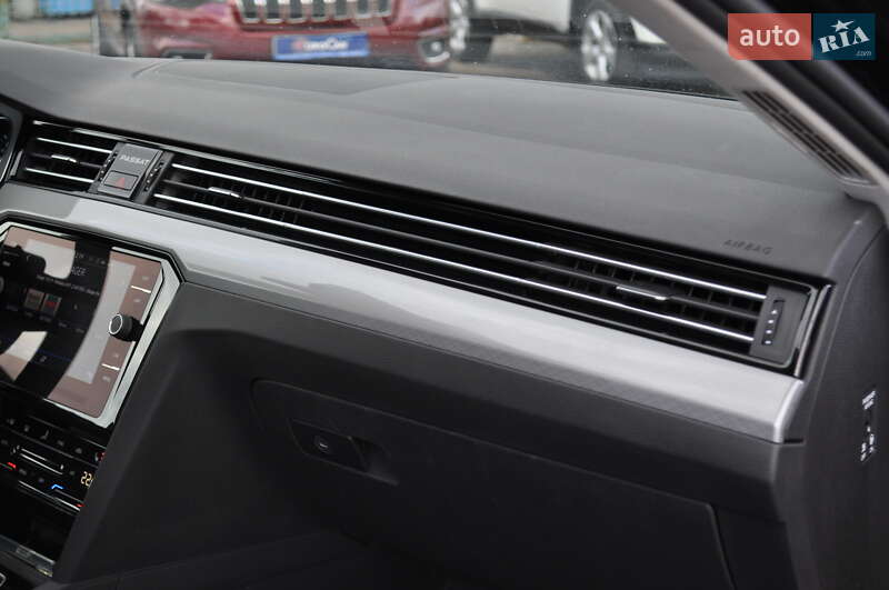 Универсал Volkswagen Passat 2022 в Киеве