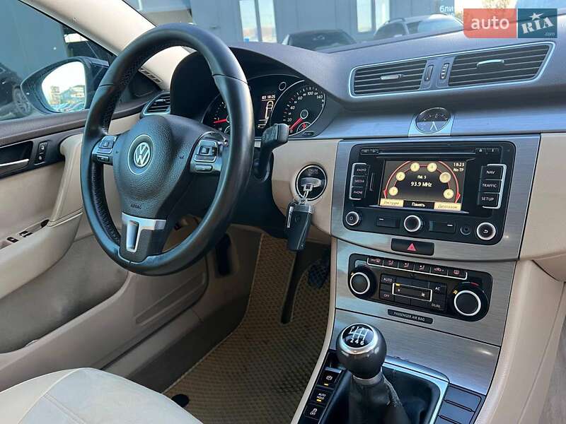 Універсал Volkswagen Passat 2011 в Львові фото 41 Універсал Volkswagen Passat 2011 в Львові