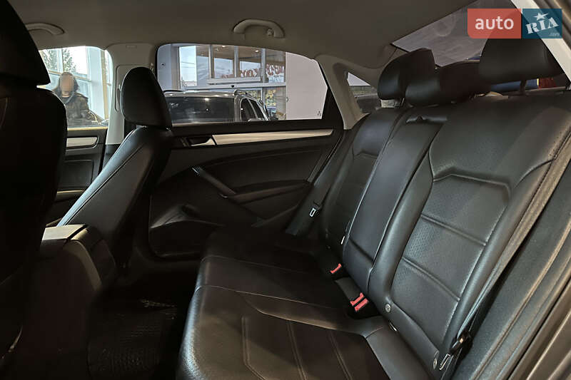 Седан Volkswagen Passat 2015 в Шептицькому