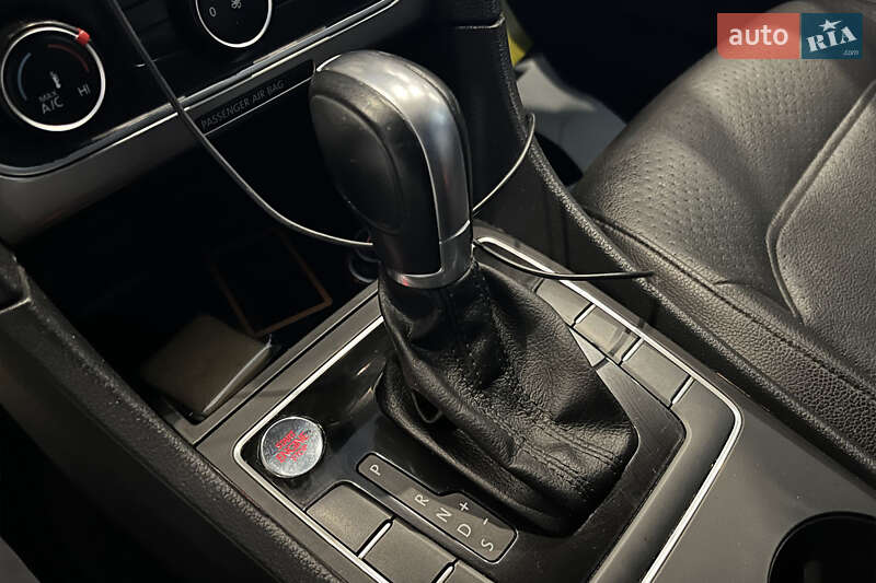 Седан Volkswagen Passat 2015 в Шептицькому