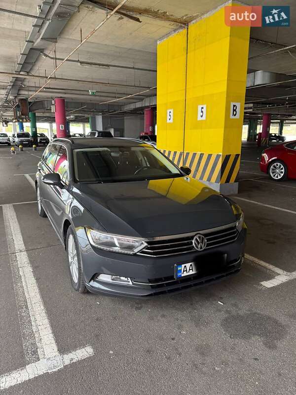 Универсал Volkswagen Passat 2018 в Киеве