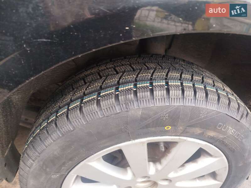 Седан Volkswagen Passat 2010 в Житомире