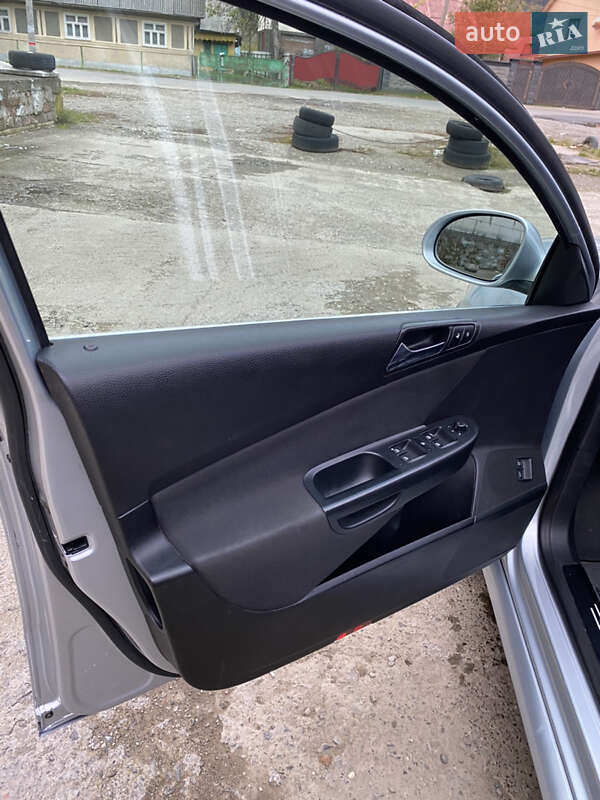 Универсал Volkswagen Passat 2006 в Тячеве