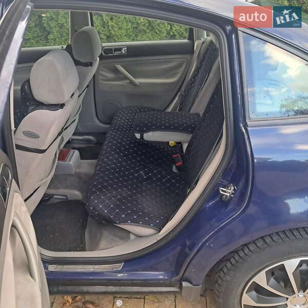 Седан Volkswagen Passat 1999 в Городке