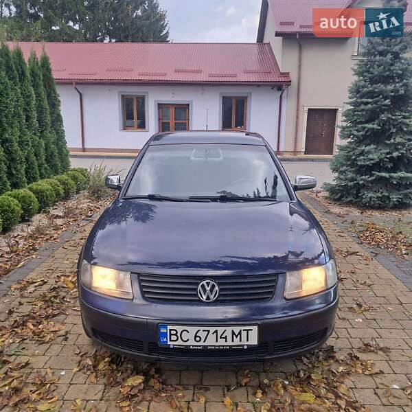 Седан Volkswagen Passat 1999 в Городке