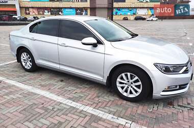 Седан Volkswagen Passat 2017 в Харькове
