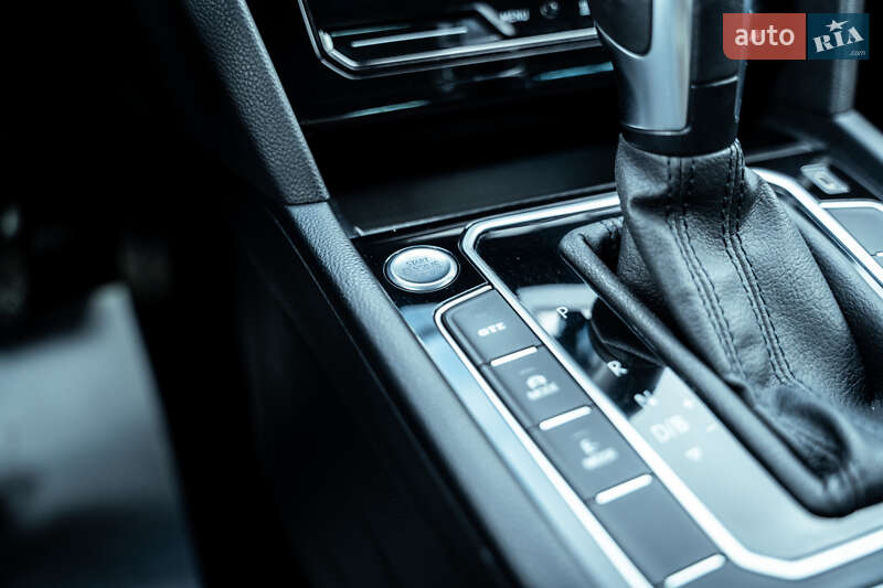 Универсал Volkswagen Passat 2021 в Киеве