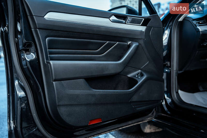 Универсал Volkswagen Passat 2021 в Киеве