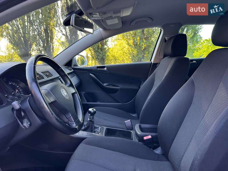 Седан Volkswagen Passat 2006 в Лубнах
