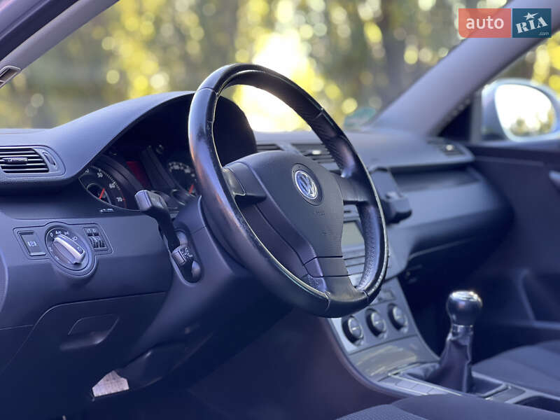Седан Volkswagen Passat 2006 в Лубнах