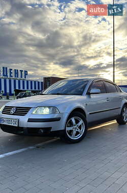 Седан Volkswagen Passat 2003 в 