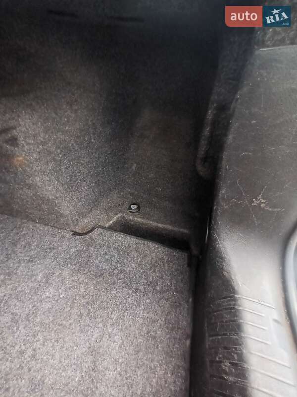 Седан Volkswagen Passat 1998 в Бродах