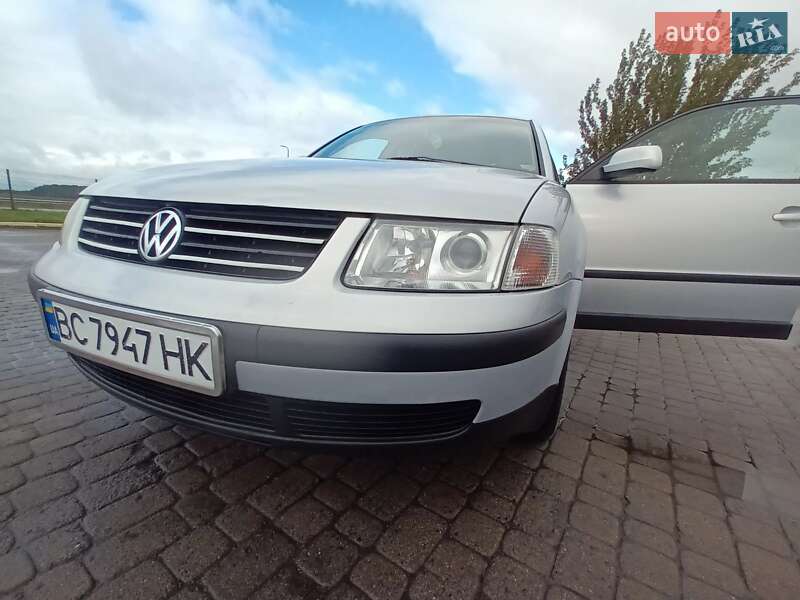 Седан Volkswagen Passat 1998 в Бродах