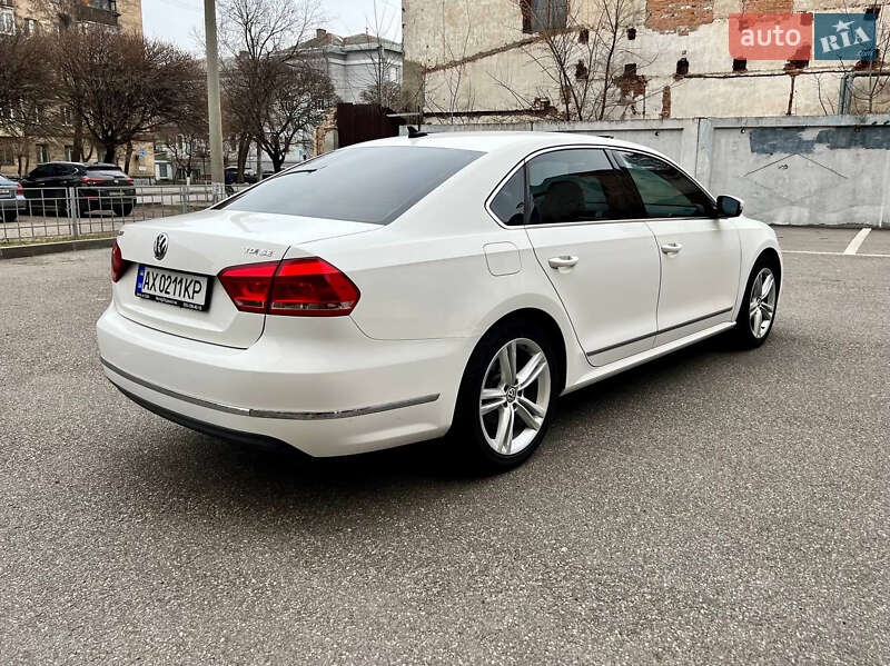 Седан Volkswagen Passat 2012 в Харькове