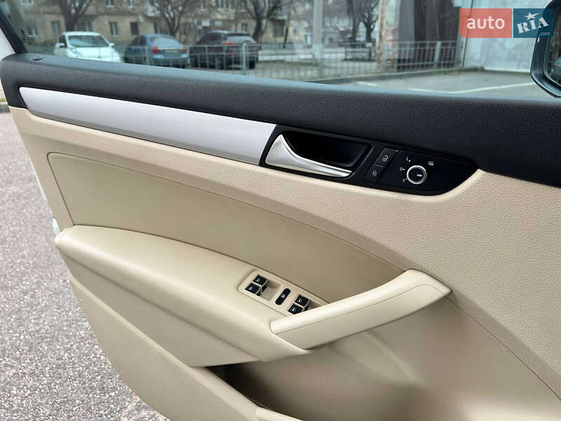 Седан Volkswagen Passat 2012 в Харькове