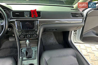 Седан Volkswagen Passat 2015 в 