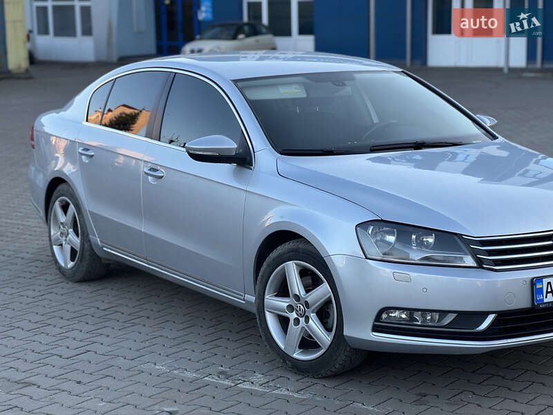 Седан Volkswagen Passat 2012 в Ивано-Франковске