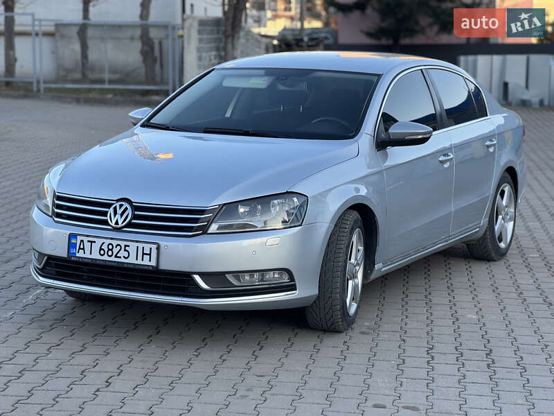 Седан Volkswagen Passat 2012 в Ивано-Франковске