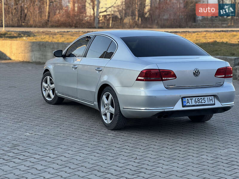 Седан Volkswagen Passat 2012 в Ивано-Франковске