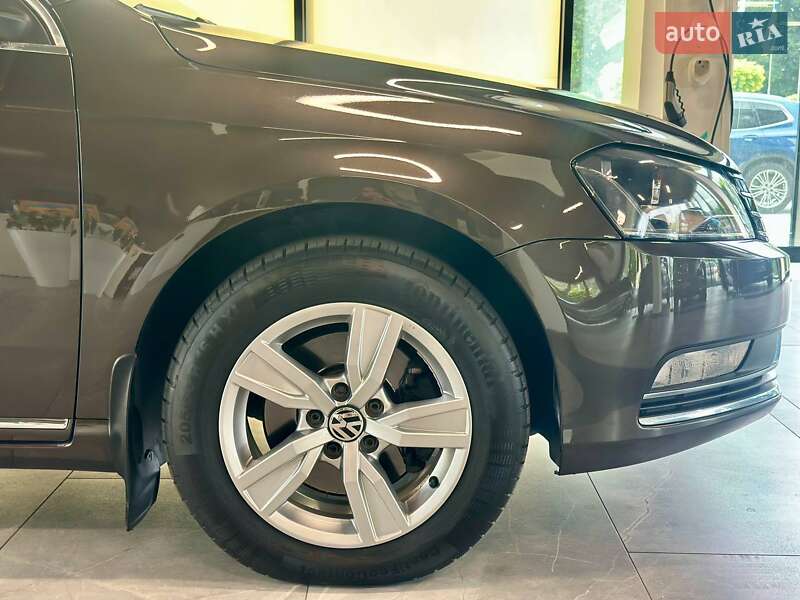 Седан Volkswagen Passat 2013 в Львове