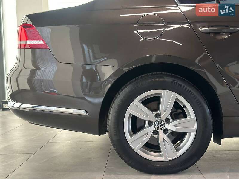 Седан Volkswagen Passat 2013 в Львове