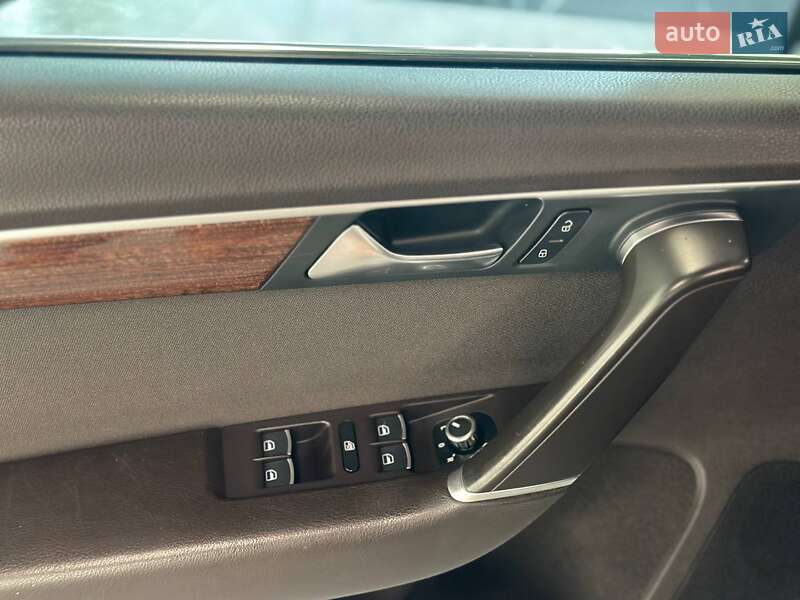 Седан Volkswagen Passat 2013 в Львове