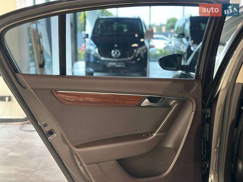 Седан Volkswagen Passat 2013 в Львове