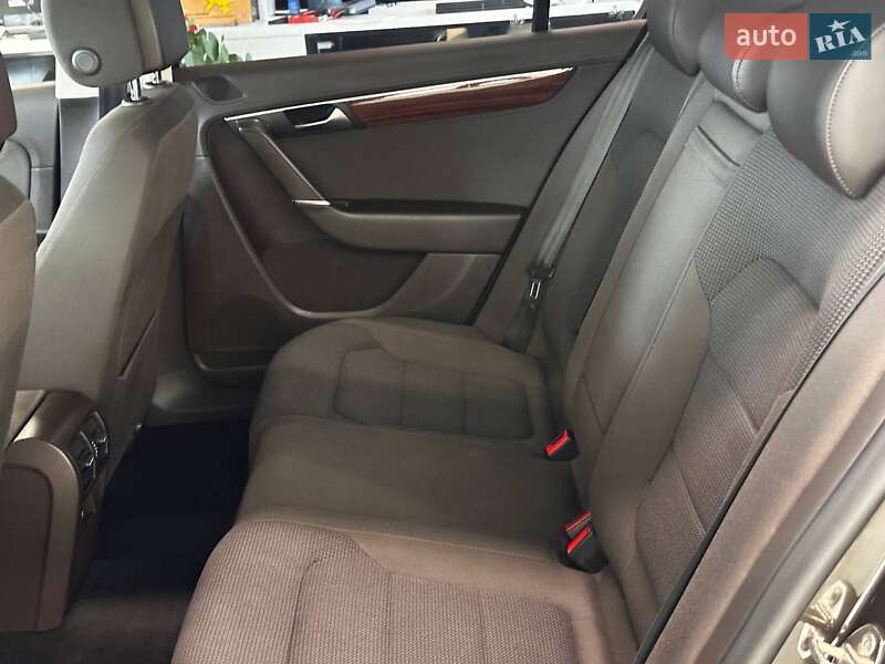 Седан Volkswagen Passat 2013 в Львове