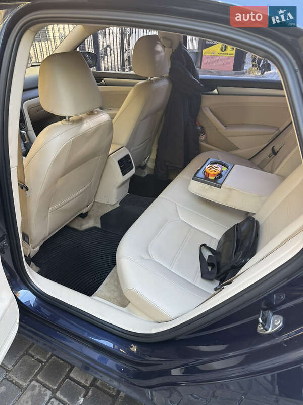 Седан Volkswagen Passat 2014 в Одессе