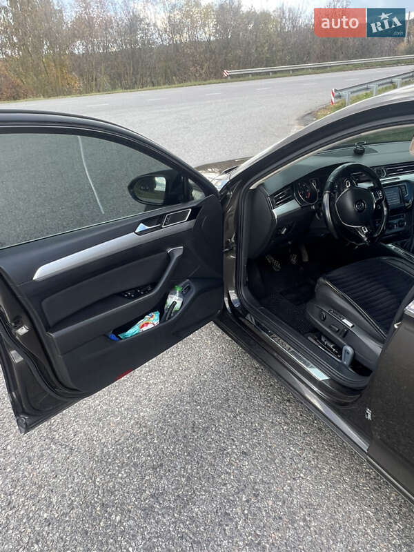 Седан Volkswagen Passat 2016 в Немирове