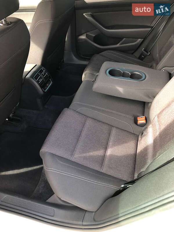 Универсал Volkswagen Passat 2015 в Стрые