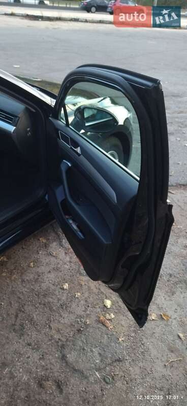 Универсал Volkswagen Passat 2018 в Киеве